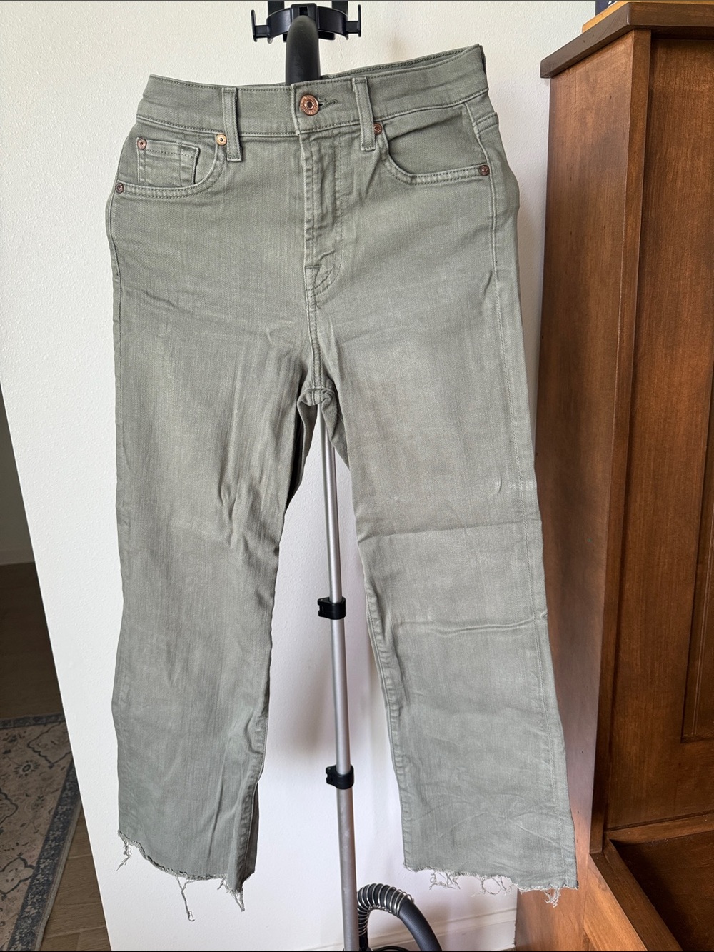 Olive Green High-Waist Straight Crop Pants